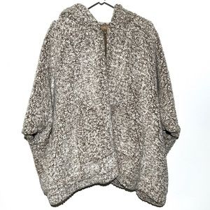 Sherpa Teddy Poncho Jacket Hooded C&C California.  Tag had been removed.